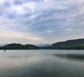 扬州杭州自助游(杭州自助游旅游攻略)