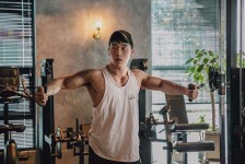 扬州肌肉男模(肌肉男模板)