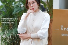 扬州兼职模特被摄影师亲(兼职模特被摄影师亲了)