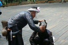 扬州欲带老伴游遍中国(带着老伴去旅游)
