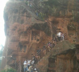 扬州乐山旅游攻略(乐山旅游攻略自由行路线推荐)